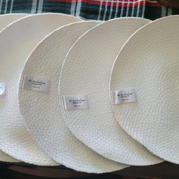 St. Nicholas Holiday Placemats with Pine and Berry Design Set Of 5 - Picture 4 of 8